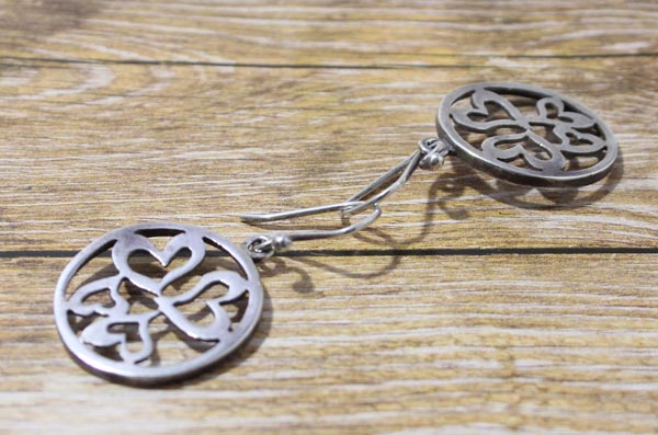 Ohrringe aus Silber im keltischen Stil