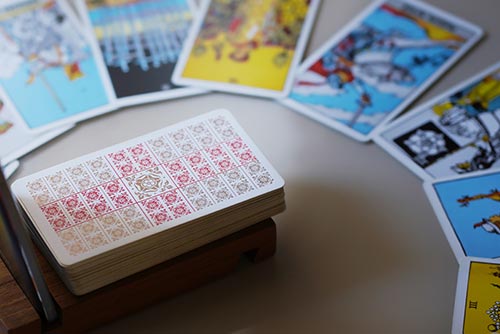Kartenlegungen mit Online-Tarot und den mystischen Illustrationen des Shadowscapes Kartendeck!