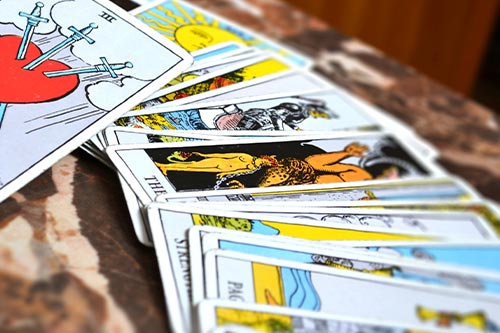 Das Gypsy-Gathering-Tarot auf Wahrsager.de - Wählen Sie jetzt Ihr Lieblings-Kartendeck für Ihr Online-Tarot!