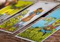 Die Vier der Kelche | Tarotkarte - Kleine Arkana